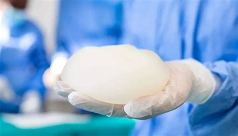  Ultra-High Molecular Weight Polyethylene: Revolutionizing Medical Implants and Lubricating Everyday Life!